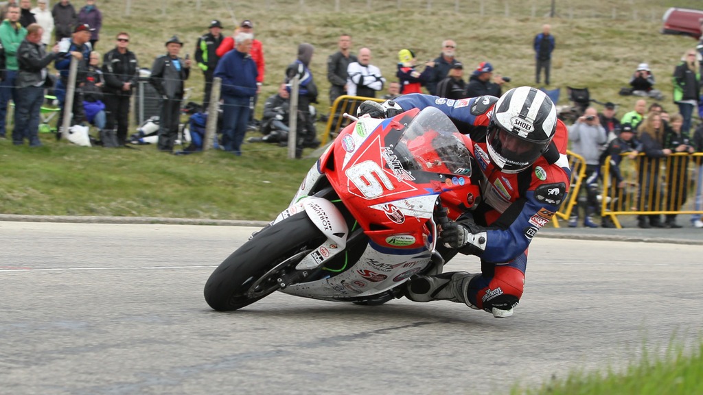 IOMTT: Dunlop takes third win of the week in Royal London 360 Superstock TT