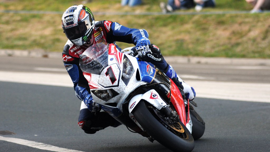 IOM TT: McGuinness finds form in opening qualifier at Isle of Man TT 2012