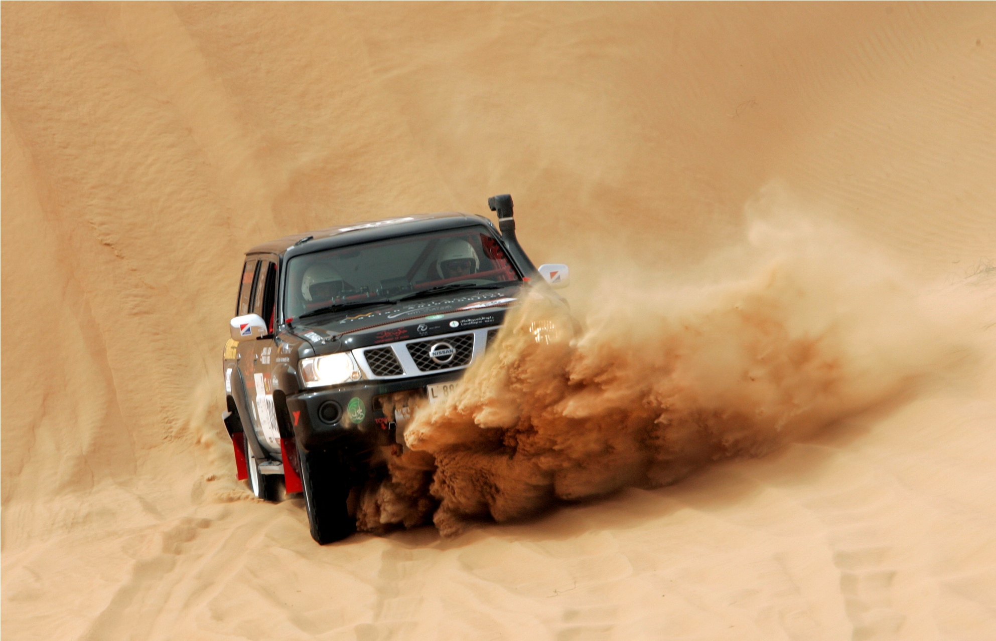 Abu Dhabi Desert Challenge 2011: Competitors aim to become Heroes of All Terrain on grueling 350km Nissan Stage