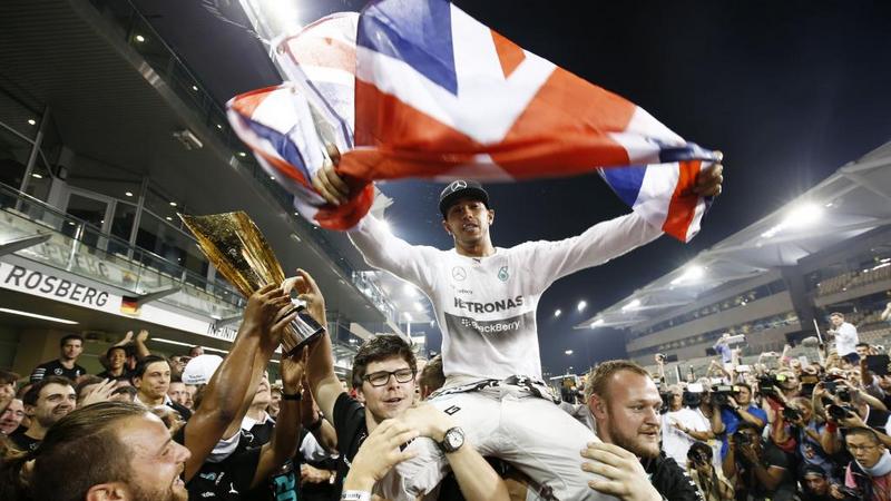 F1: Lewis Hamilton takes convincing World Title as team mate Rosberg suffers breakdown