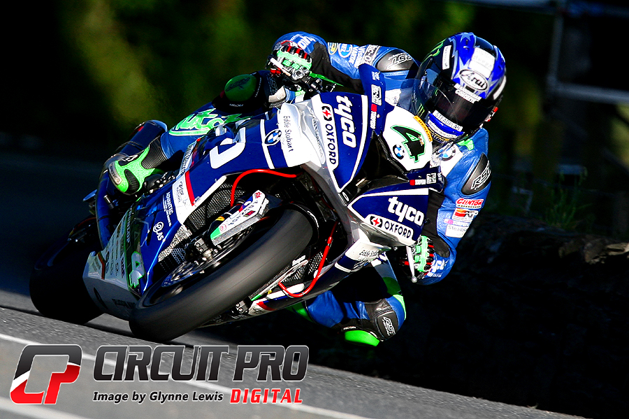 Isle of Man TT: Superbike race – Hutchy’s joy, Dunlops woe