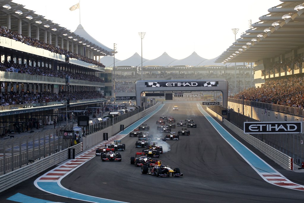 F1: Lewis Hamilton calm and victorious in Abu Dhabi with tyre woes for Vettel