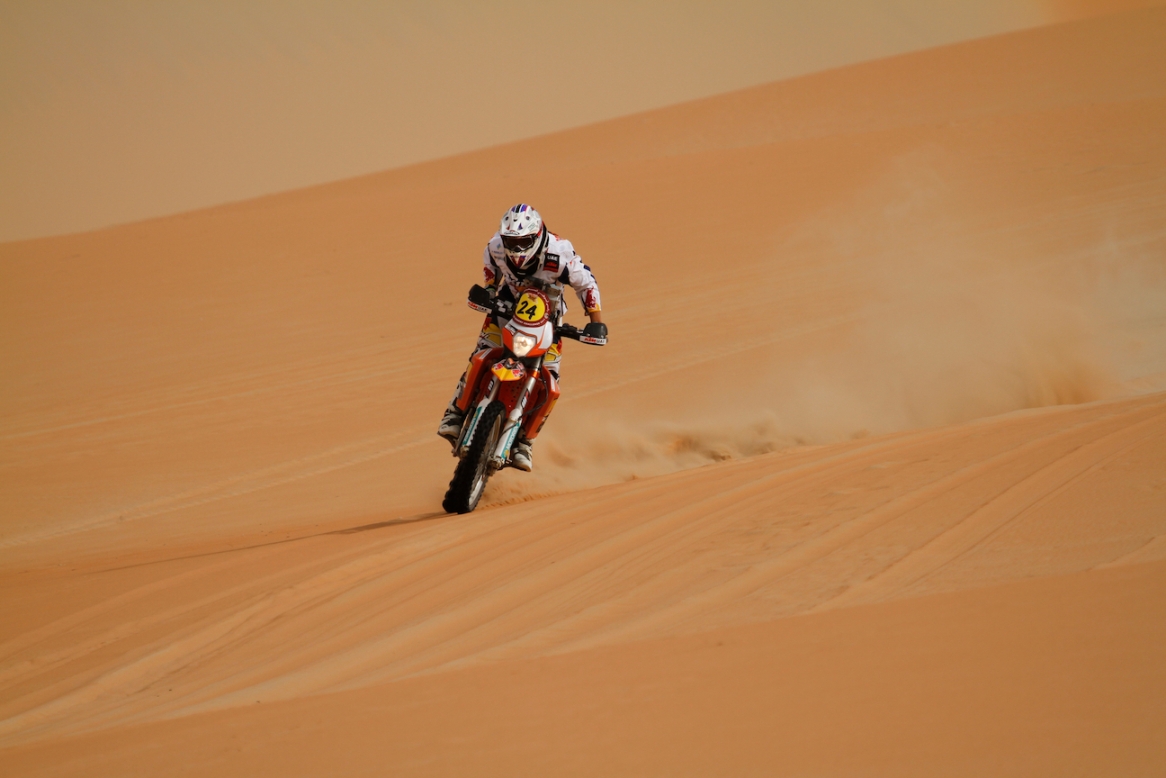 Abu Dhabi Desert Challenge 2011: KTM-UAE star rider Sam Sunderland breaks Challenge record on day two