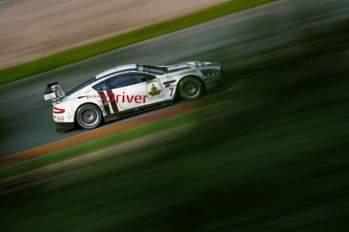 FIA GT1: Aston Martin triumphs in thrilling Silverstone opener
