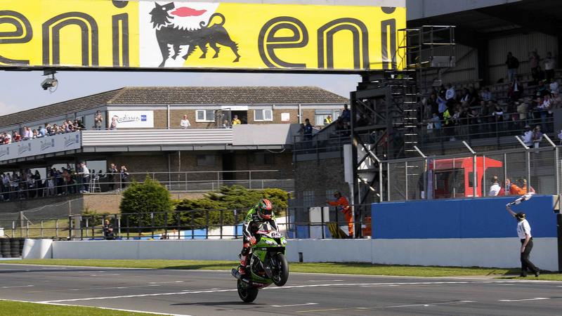 WSB: Tom Sykes accomplishes total domination at Donington Park World Superbike Championship