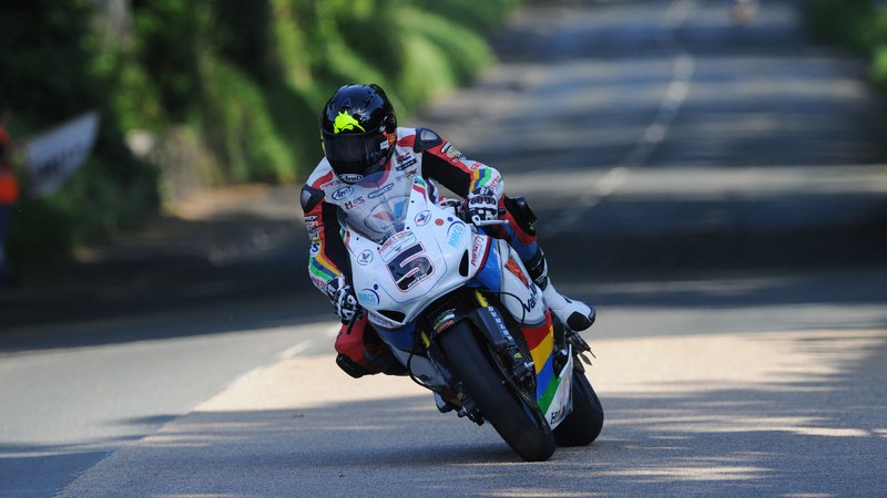 Isle of Man TT: Anstey sets the pace in opening Solo’s TT qualifying session while Molyneux the man to beat in the Sidecars