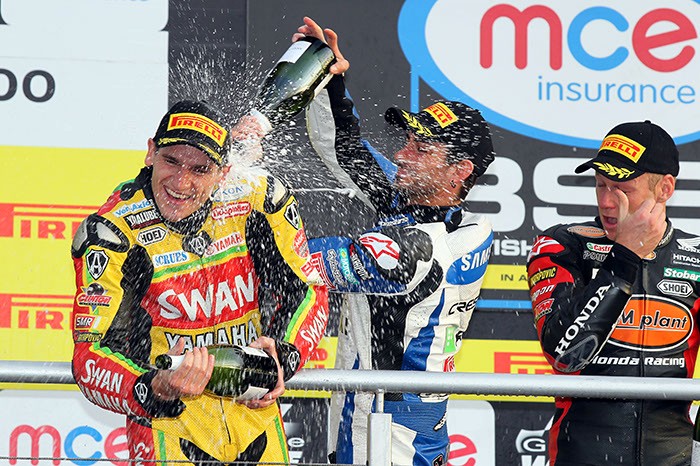 BSB: Swan Yamaha’s Tommy Hill crowned 2011 British Superbike Champion in dramatic photo finish