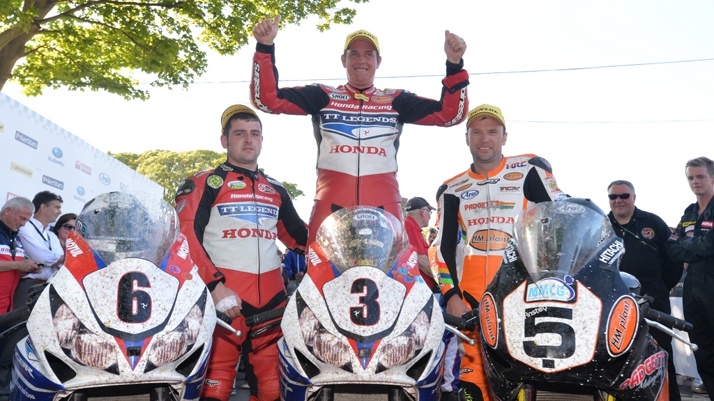 IoM TT: McGuiness takes 20th victory after Senior TT restart following Bray Hill incident